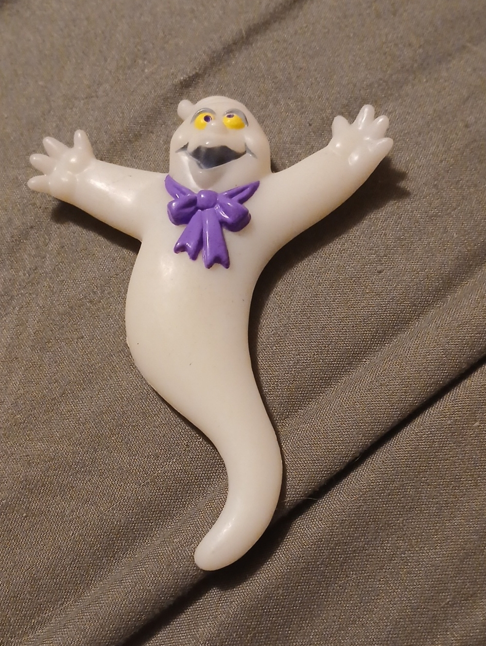White Ghost Brooch with Purple Bow - Women's Costume Jewelry